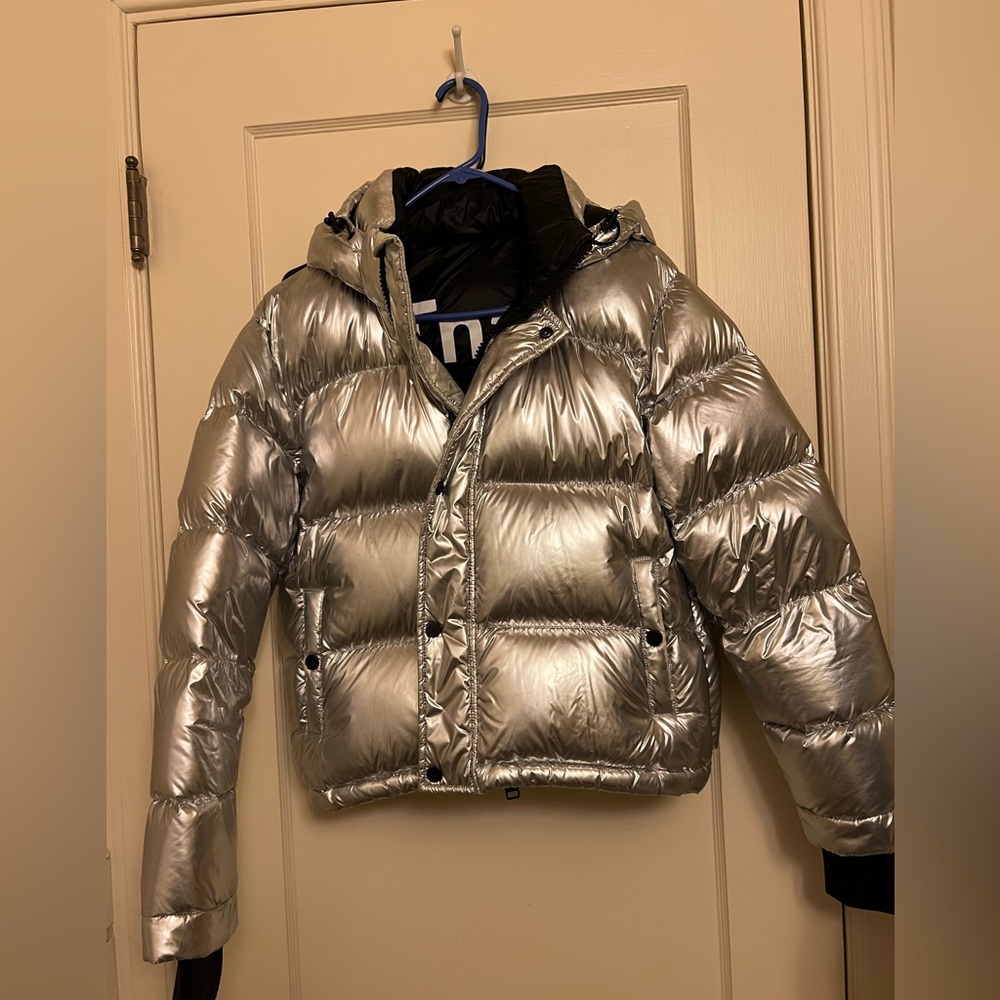 Aritzia Super Puff Shorty Size Medium